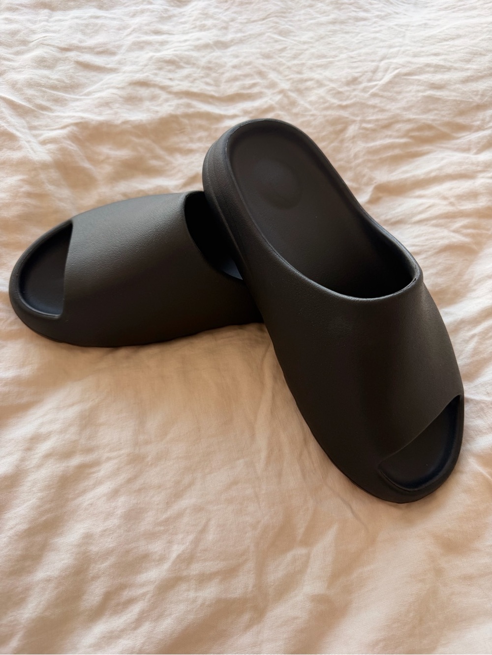 Men’s Yeezy Slides Size 13